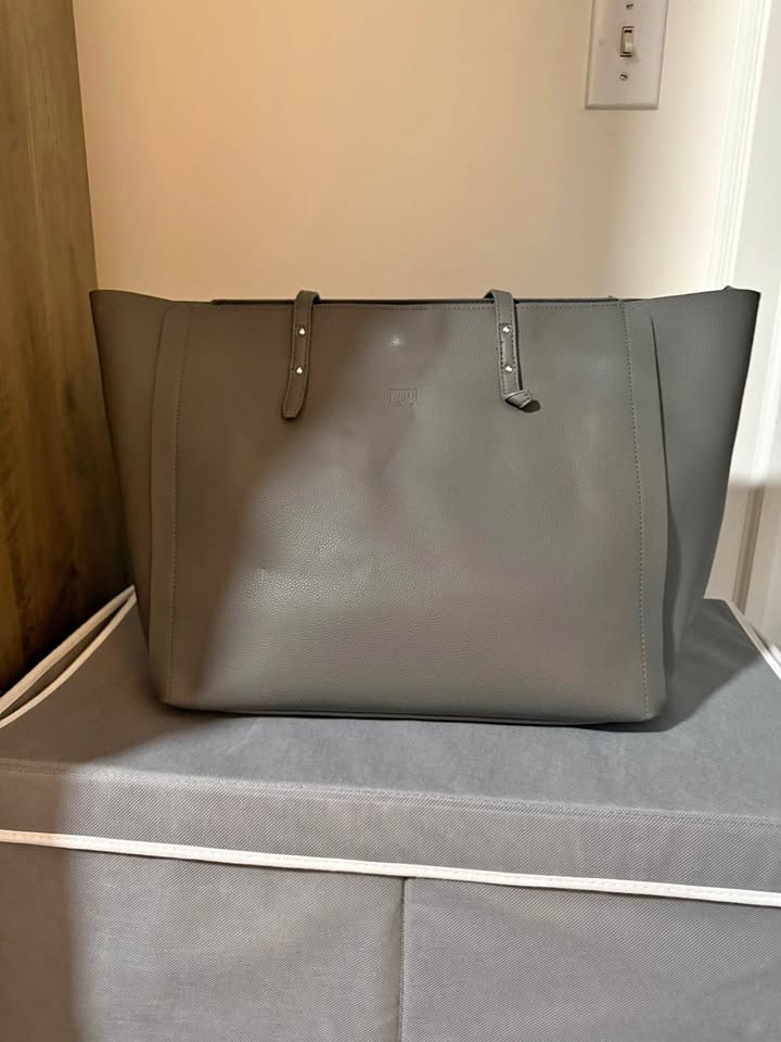 Roots tote