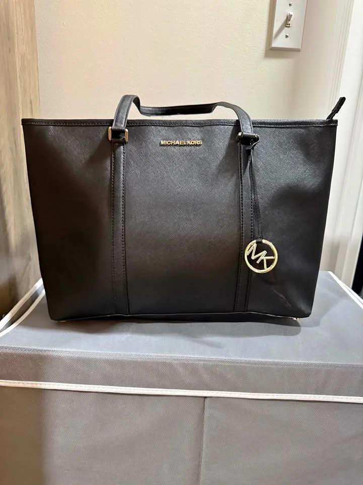 Michael kors tote