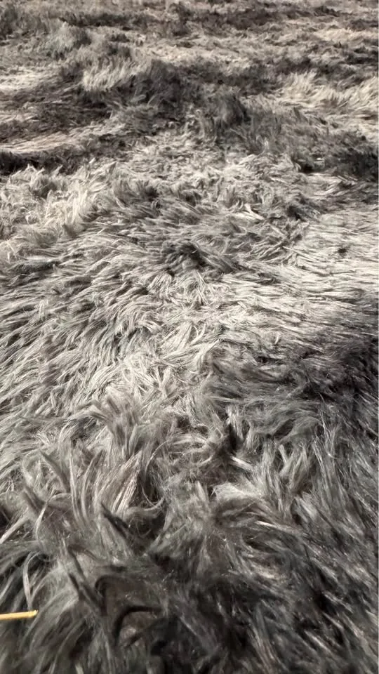 Faux Fur Rug 80" × 125" image indicator(4)