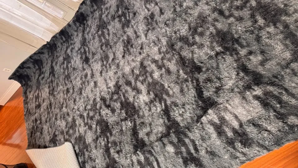 Faux Fur Rug 80" × 125" image indicator(5)