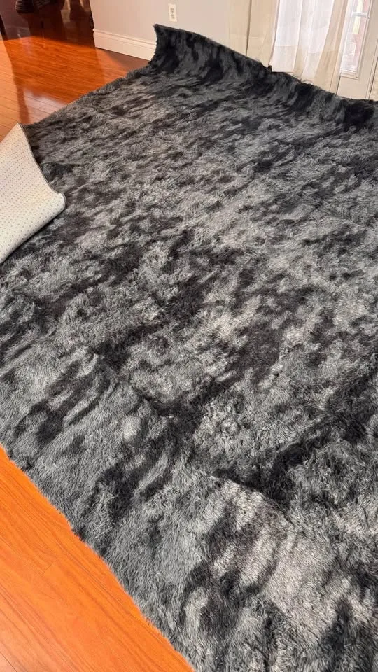 Faux Fur Rug 80" × 125" image indicator(6)