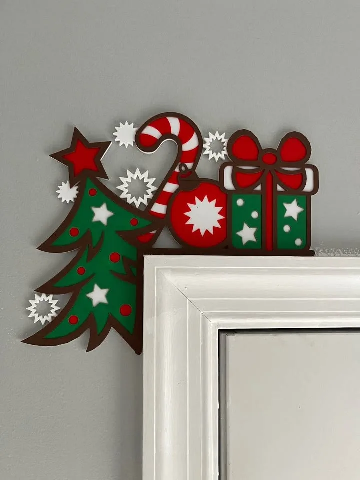 Christmas Door Corner / Door Topper.  Tree & Gifts image indicator(3)