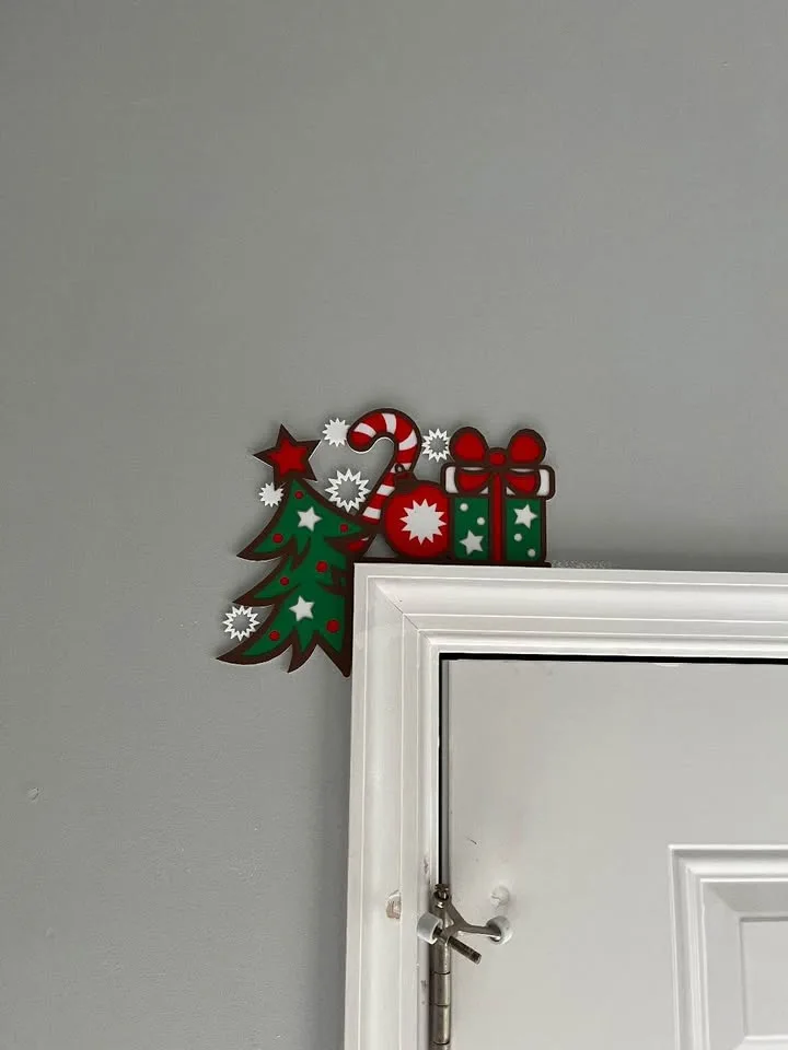 Christmas Door Corner / Door Topper.  Tree & Gifts image indicator(4)