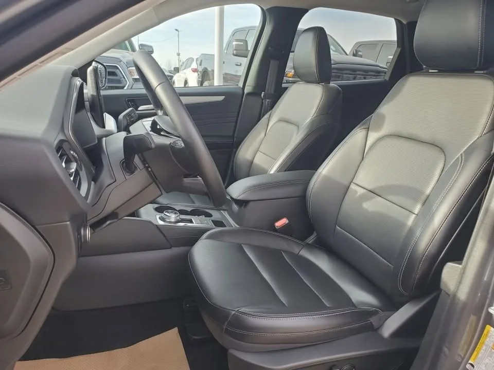 2024 Ford Escape image indicator(8)