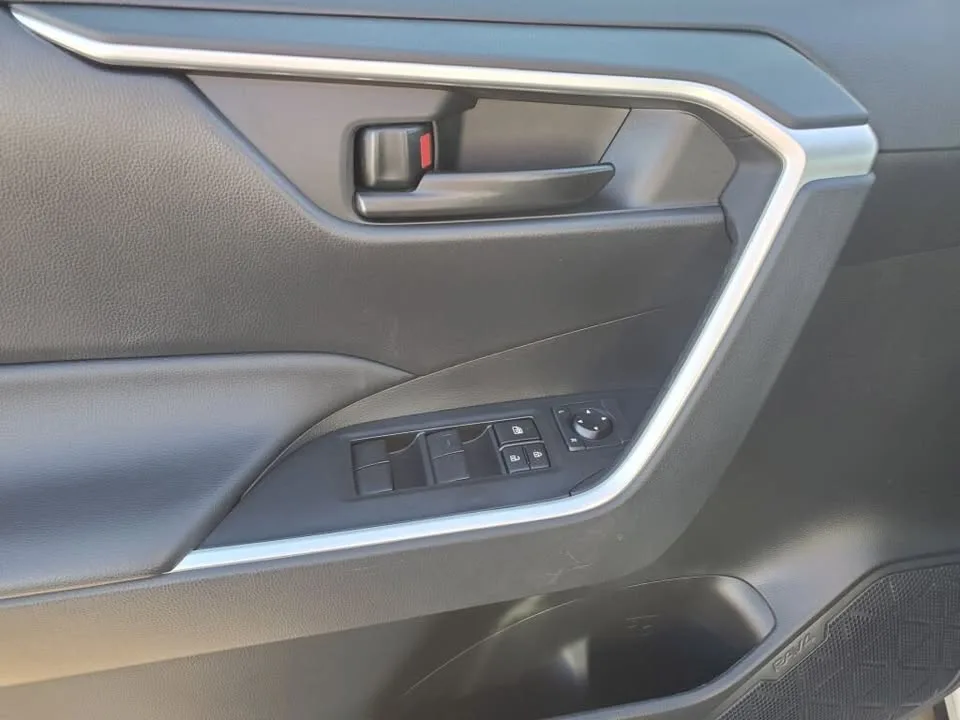 2023 Toyota Rav 4 image indicator(7)