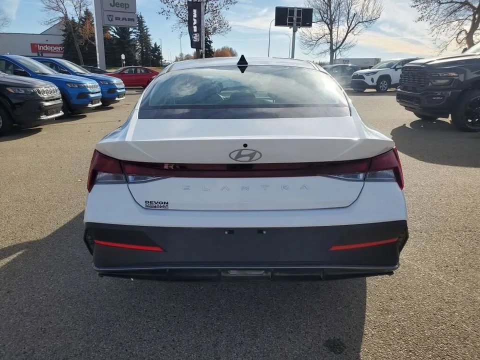 2025 Hyundai Elantra image indicator(3)
