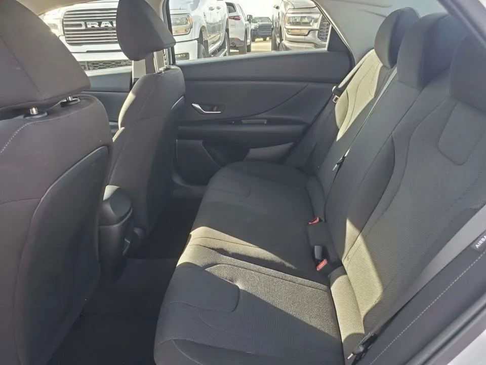 2025 Hyundai Elantra image indicator(6)