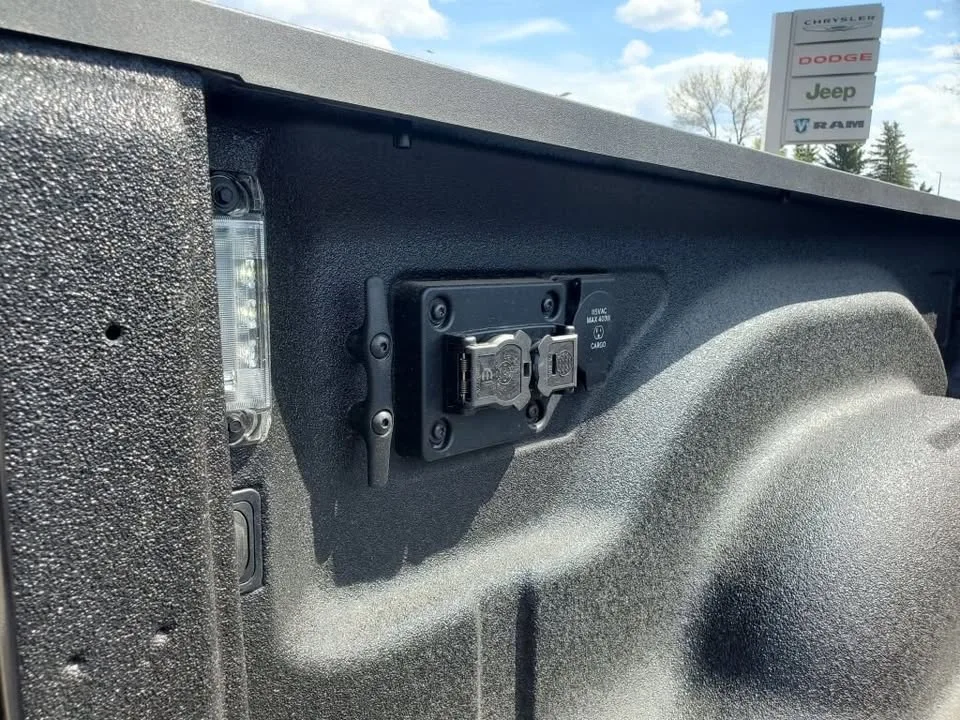 2025 Ram 3500 image indicator(5)