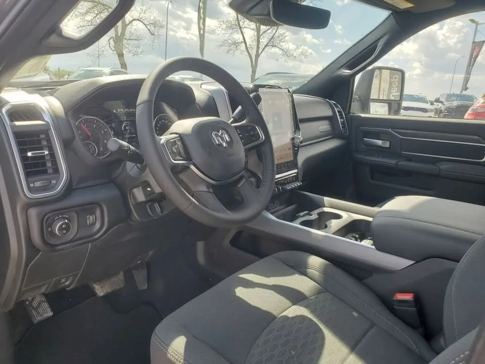 2025 Ram 3500 image indicator(6)