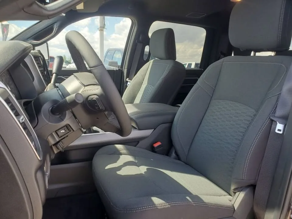 2025 Ram 3500 image indicator(9)