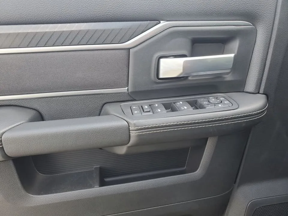 2025 Ram 3500 image indicator(10)