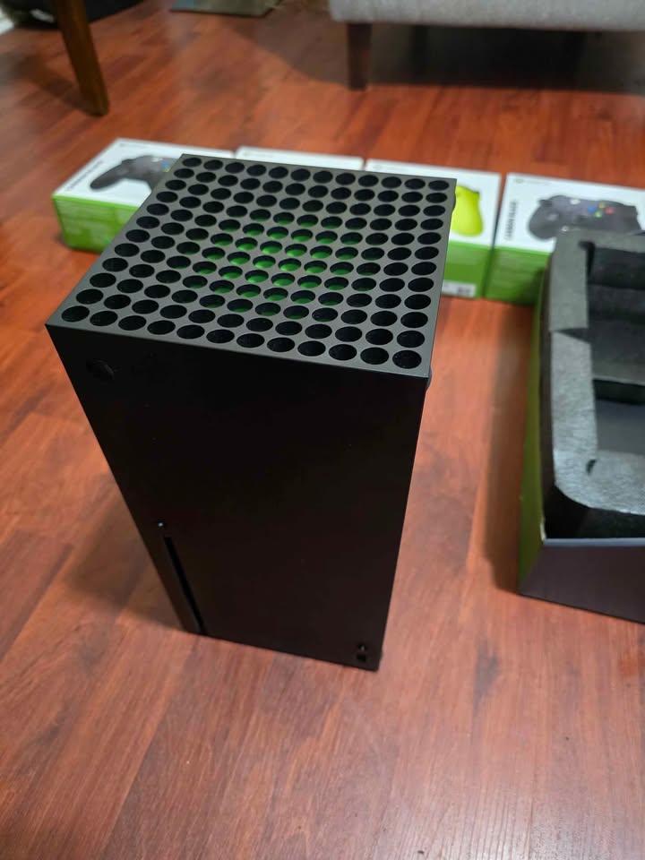 Xbox Series X -Gaming Console- 1TB SSD - Includes 5 Xbox Wireles - photo 4