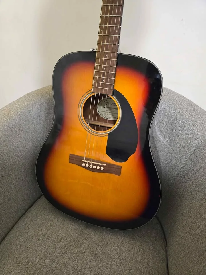Fender Acoustic guitar with Fender Hard case image indicator(4)