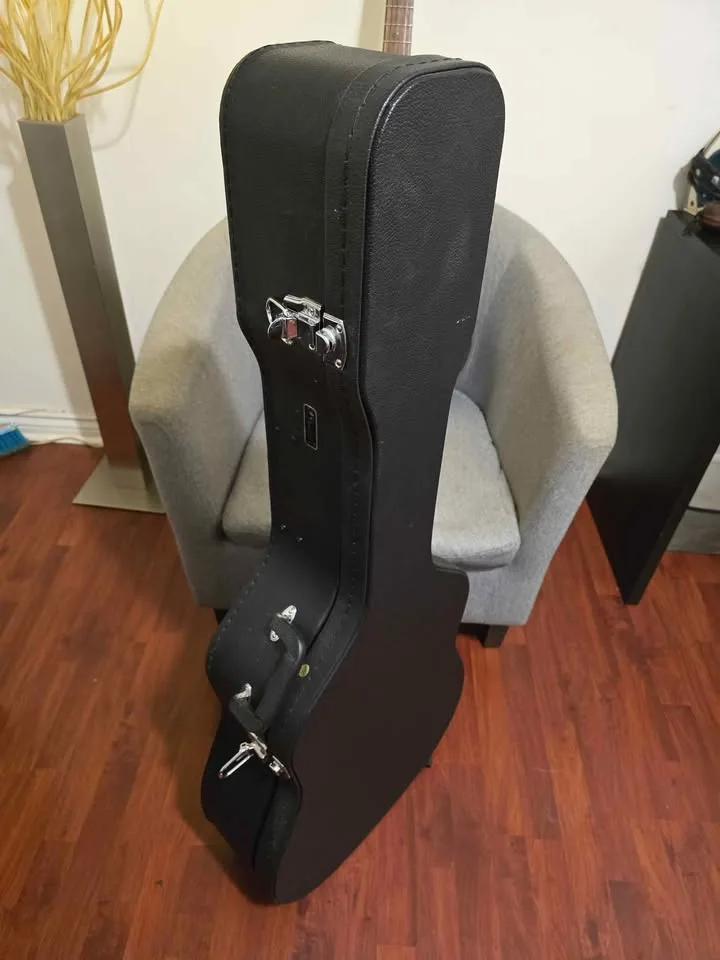 Fender Acoustic guitar with Fender Hard case image indicator(7)