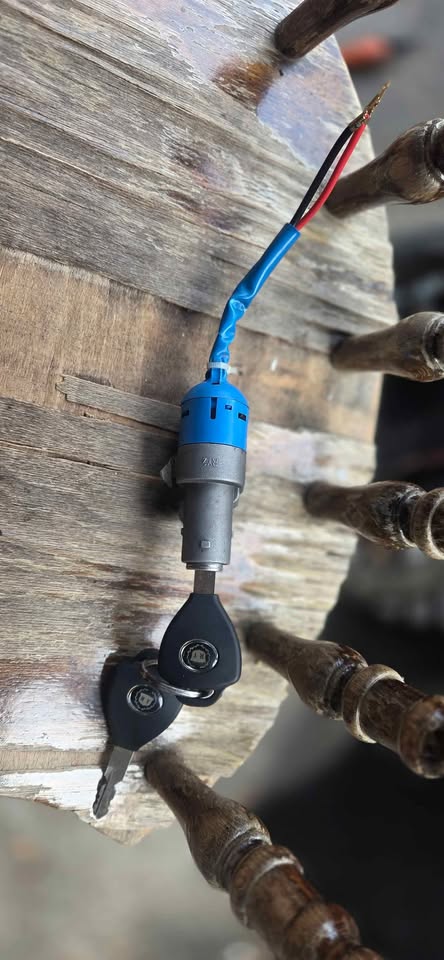Ebike Key Switch with 2 Keys - photo 2