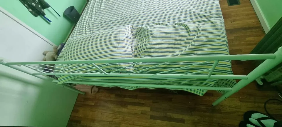 Queen sized bed (kids) with queen mattress image indicator(3)