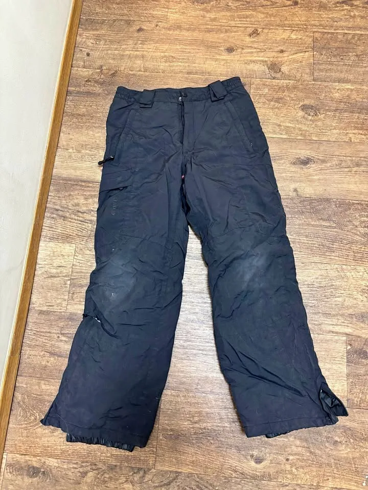 Kids medium snow pants 🥕
