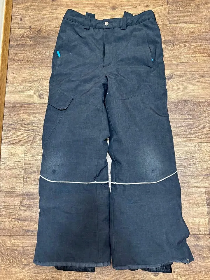 Kids size 12 snow pants 🥕