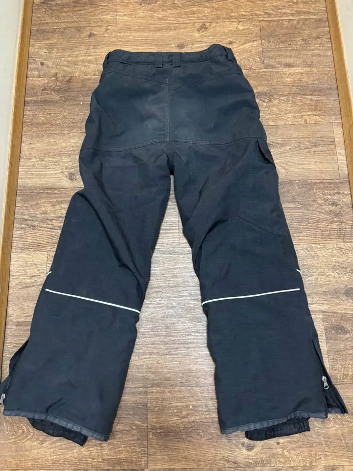 Kids size 12 snow pants 🥕 image indicator(2)