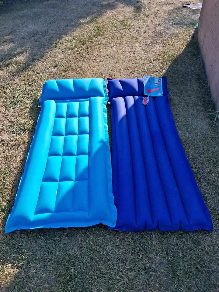 2 camping air mattresses