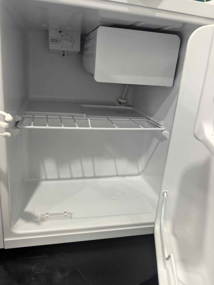 Mini fridge with table - photo 2
