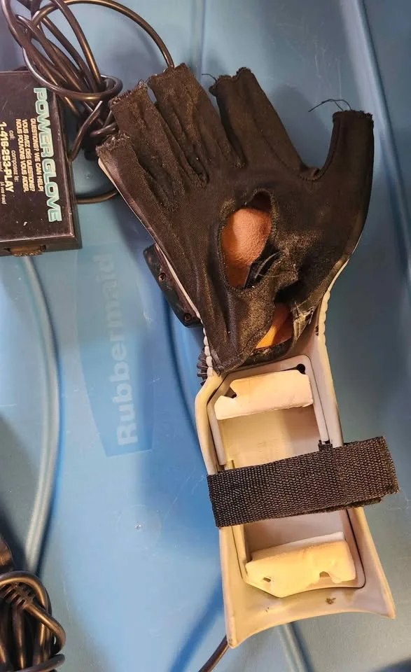 Nintendo power glove image indicator(3)