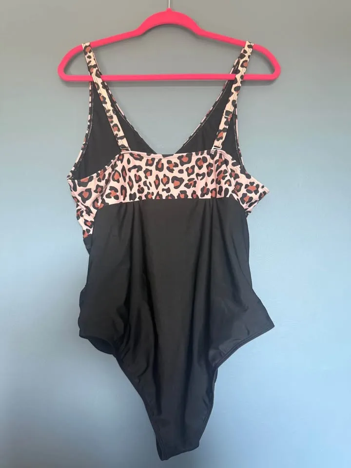 Plus Size Swimsuit image indicator(2)