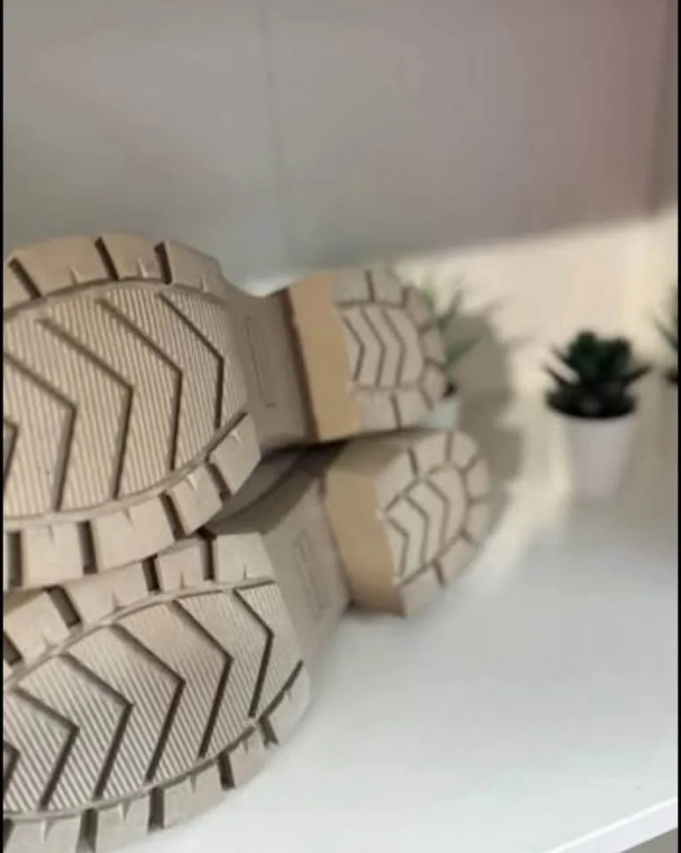 Women’s Boots Size 8.5 image indicator(4)