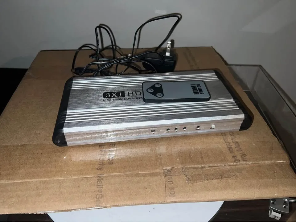 HDMI 3x1 switcher with remote control image indicator(2)