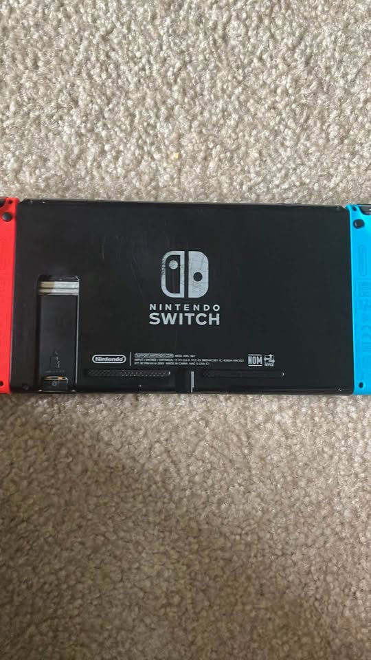 Nintendo Switch - photo 2