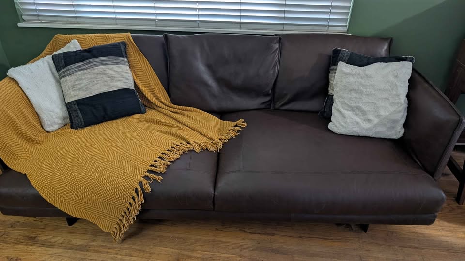 Real leather deep 3 seater sofa, good used condition - photo 2