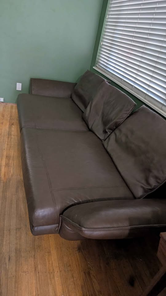 Real leather deep 3 seater sofa, good used condition - photo 3