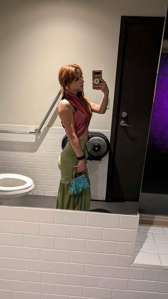 Ariel mermaid halloween costume - photo 2