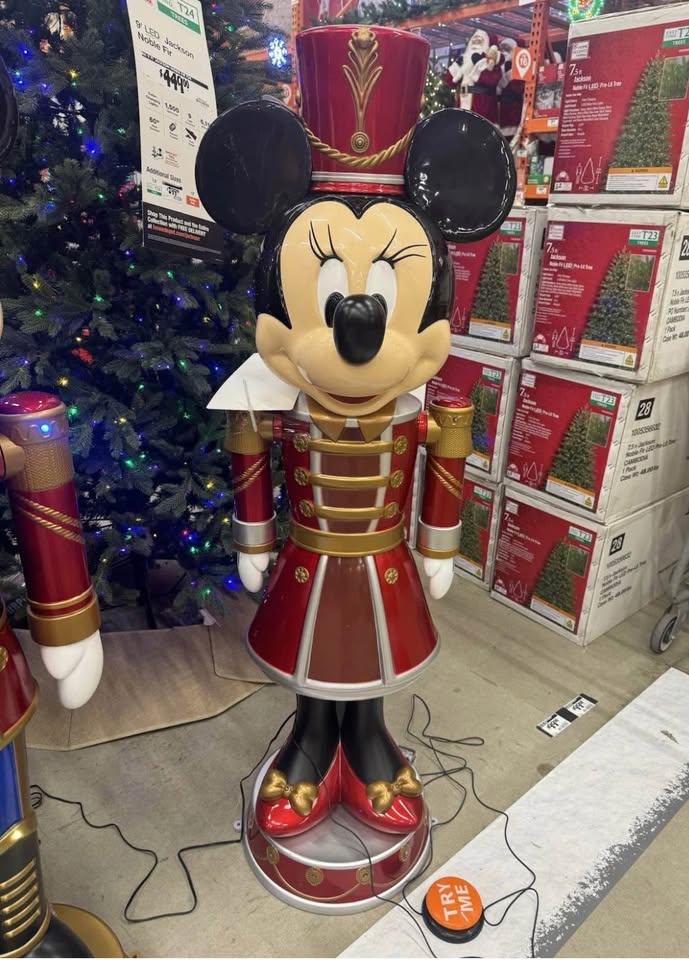5 Ft LED Holiday Minnie Mouse Nutcracker – Home Depot 2025 - photo 4