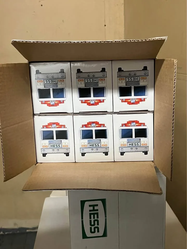 2000 Hess Toy Fire Truck Brand New In Box Vintage Gasoline image indicator(2)