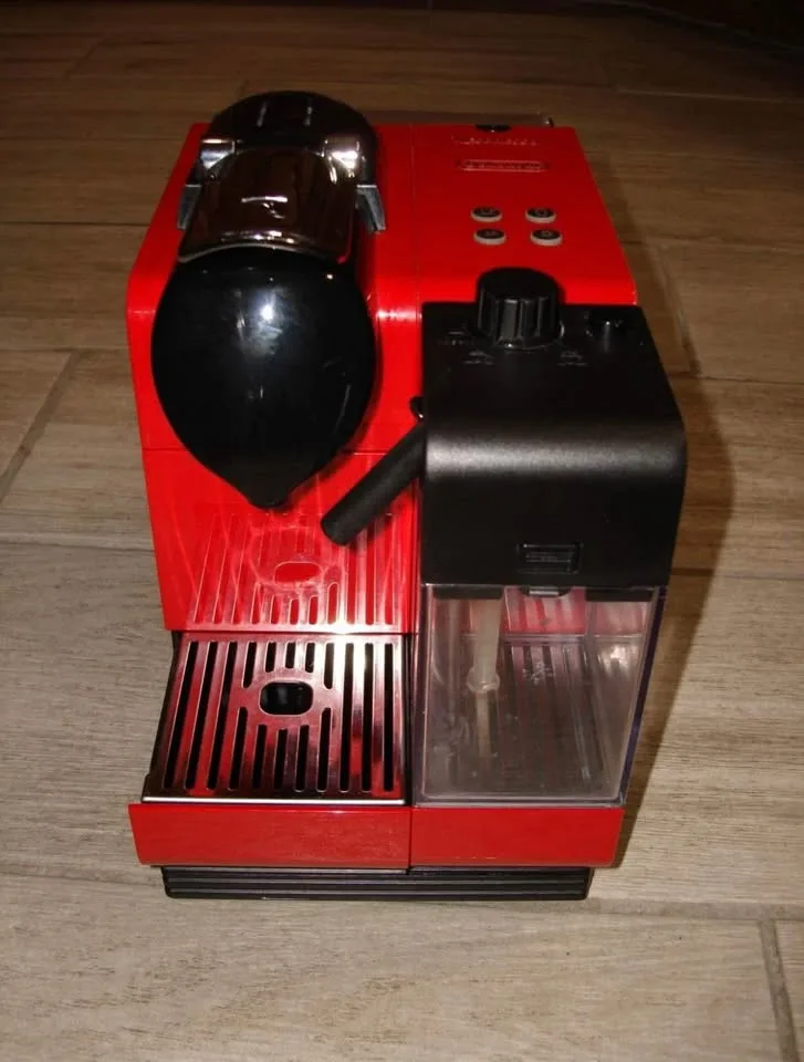 DeLonghi Lattissima Plus EN520R Nespresso Machine image indicator(2)