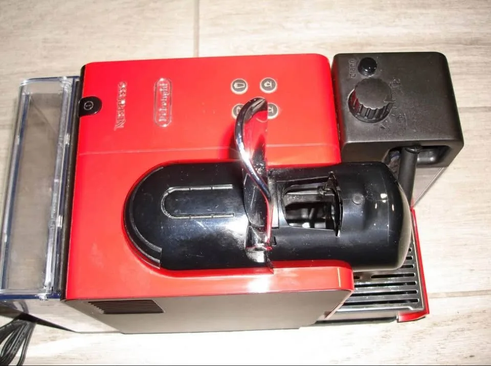 DeLonghi Lattissima Plus EN520R Nespresso Machine image indicator(6)