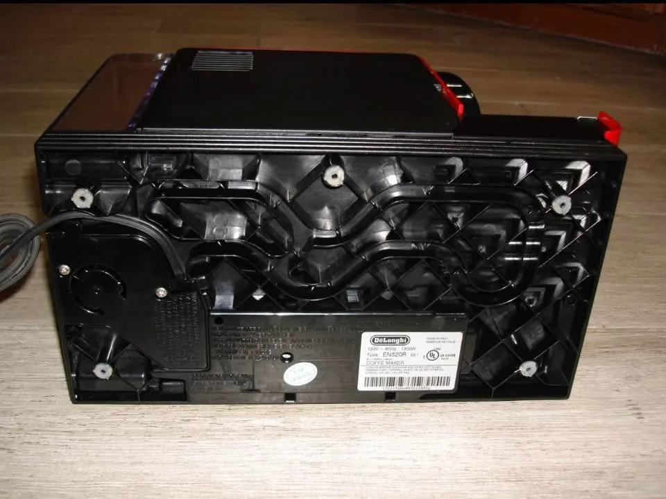 DeLonghi Lattissima Plus EN520R Nespresso Machine image indicator(7)