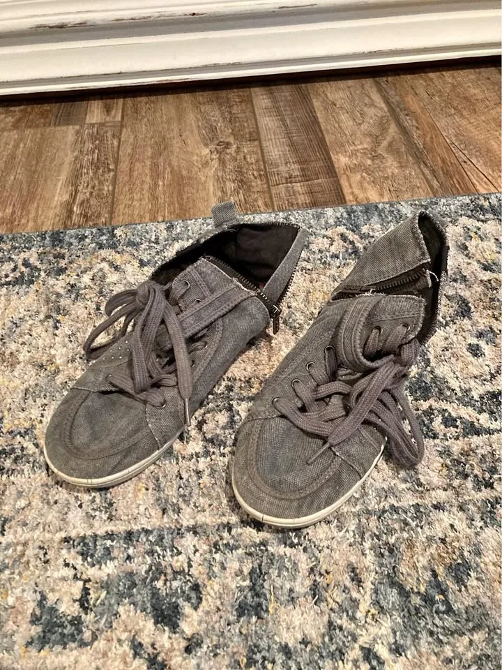 Ladies Shoes (Roxy) Size 7.5 thumbnail