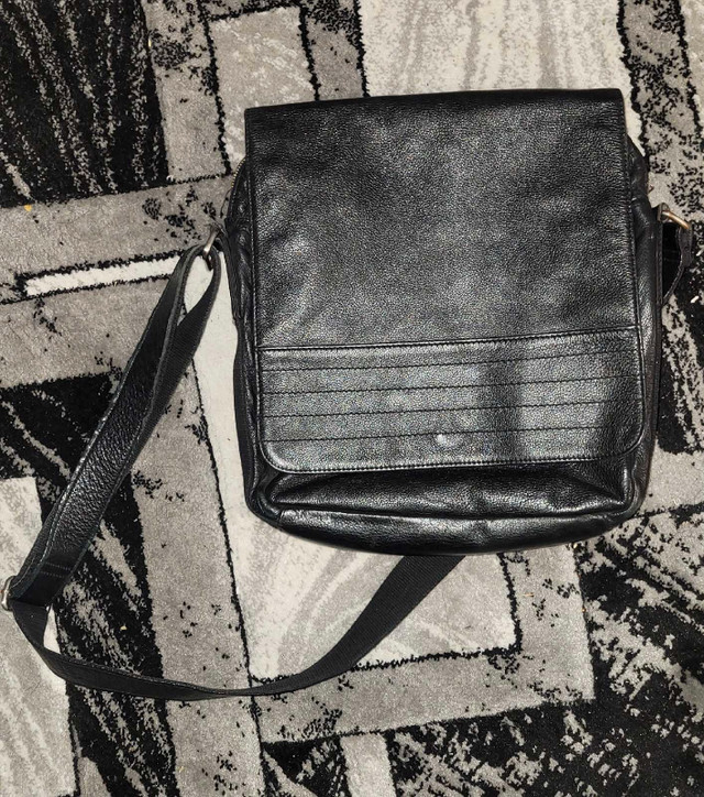 DANIER LEATHER SIDE BAG