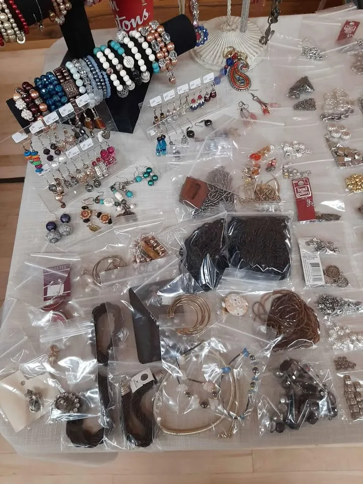 Beading Supplies and storage image indicator(2)