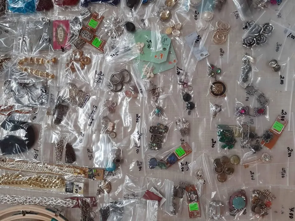 Beading Supplies and storage image indicator(6)