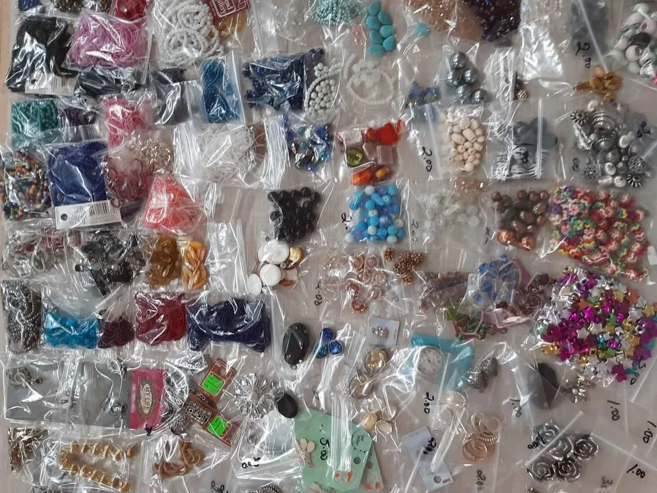 Beading Supplies and storage image indicator(8)