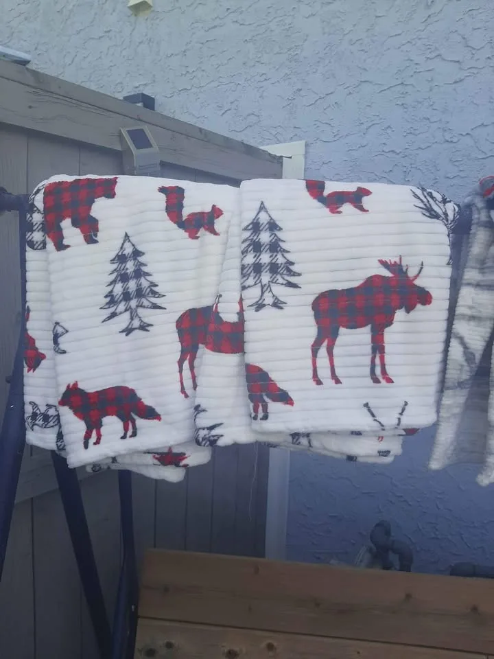 Fleece kids Blankets several styles. Like new image indicator(2)