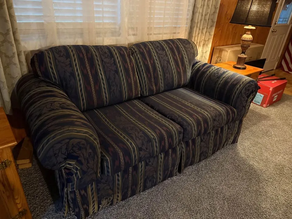 Love Seat image indicator(2)