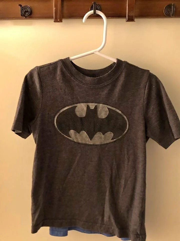 Batman T Shirt with Velcrow Cape - Size 3T thumbnail