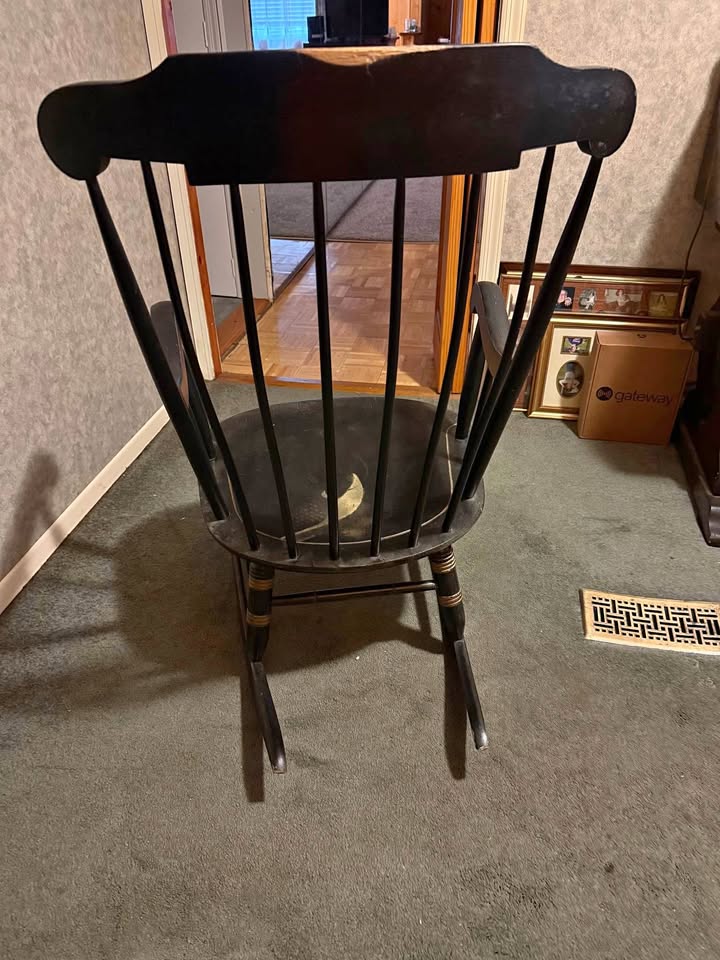 Nichols & Stone Co Rocking Chair