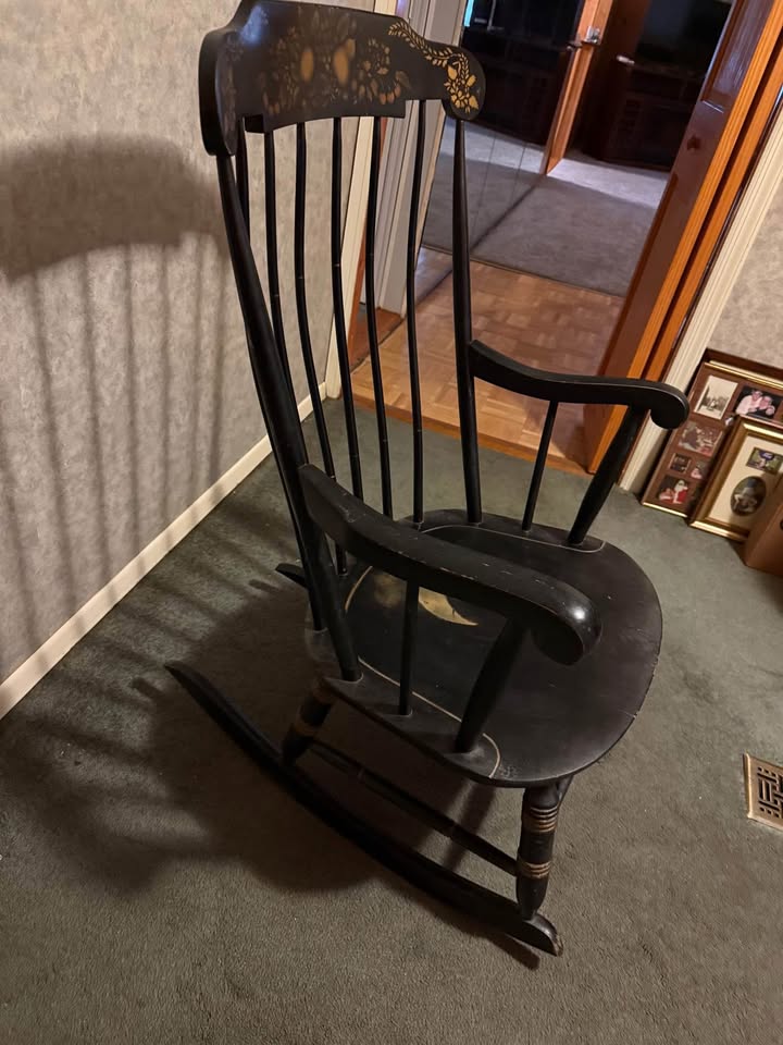 Nichols & Stone Co Rocking Chair - photo 2