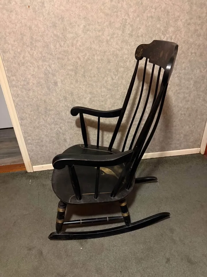 Nichols & Stone Co Rocking Chair image indicator(4)