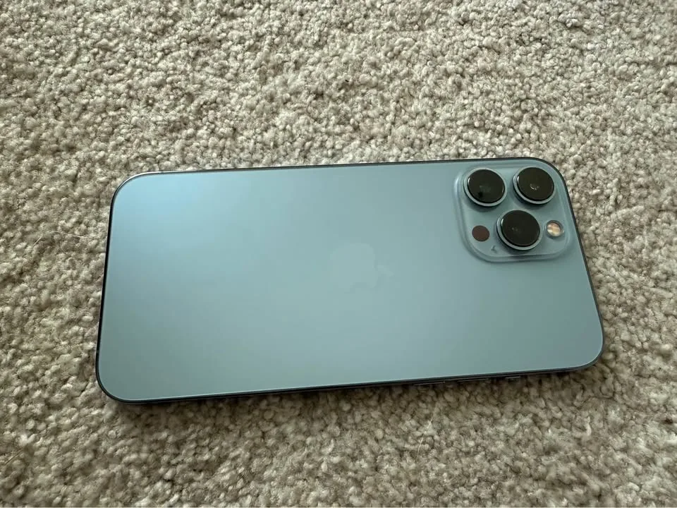 iPhone 13 Pro Max 256GB, 85% battery! Like NEW! image indicator(3)